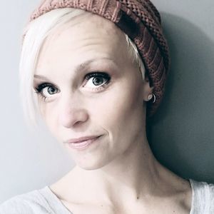 Meet your Posher, Dena